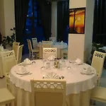 3 Vellezerit Szálloda 4*