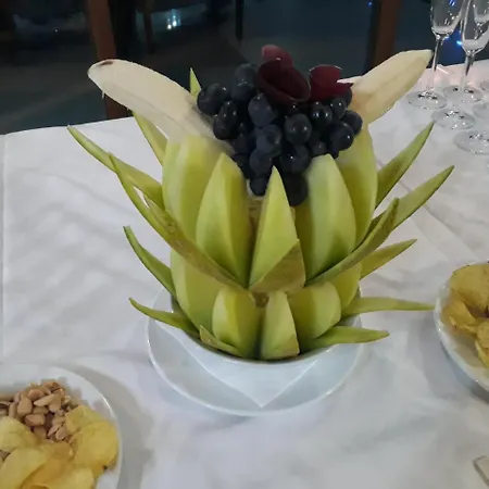 3 Vellezerit Hotel 4*