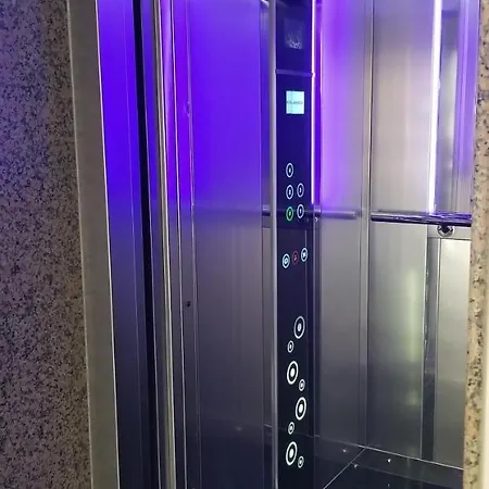 Hotel 3 Vellezerit 4*