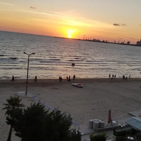 3 Vellezerit מלון