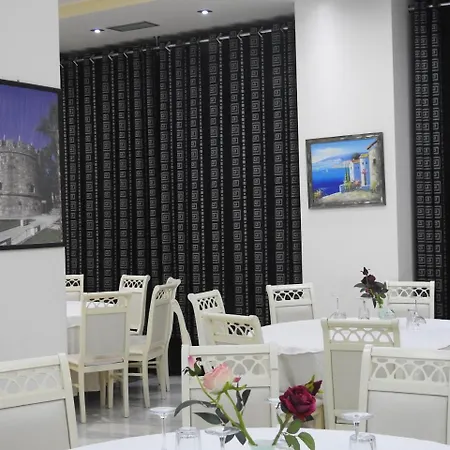 3 Vellezerit Hotel 4*