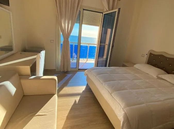 Hotel 3 Vellezerit 4*