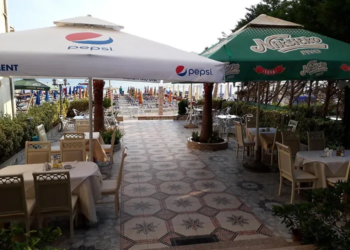 3 Vellezerit Hotel 4*