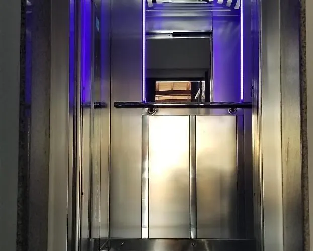 Hotel 3 Vellezerit 4*