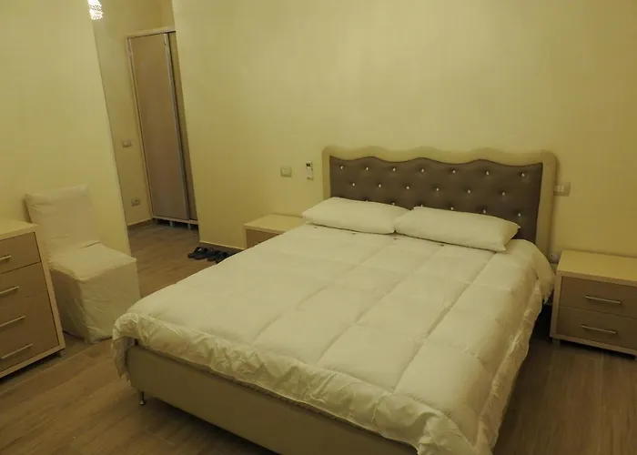 3 Vellezerit Hotel 4*