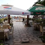 3 Vellezerit 호텔 4*