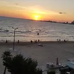 3 Vellezerit 호텔