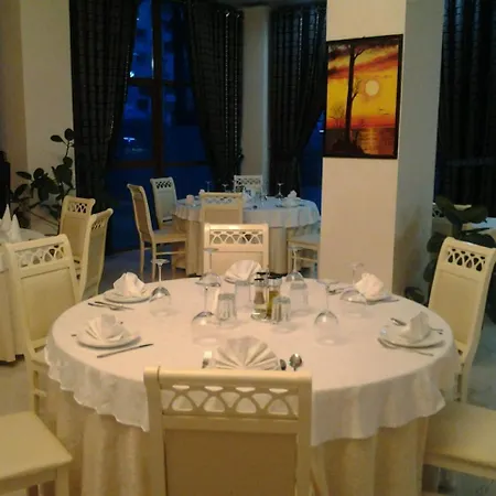 3 Vellezerit Отель 4*