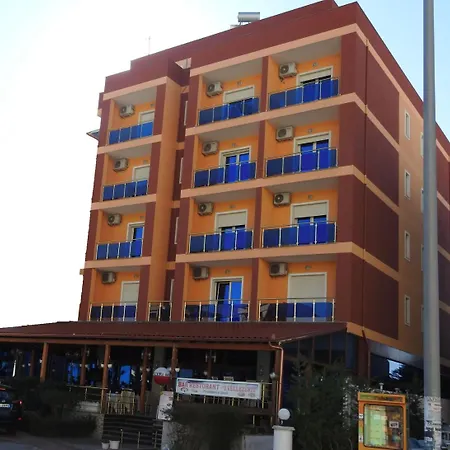 3 Vellezerit Szálloda Durrës