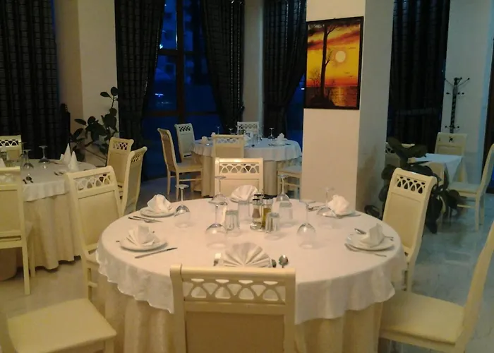 3 Vellezerit Szálloda 4*