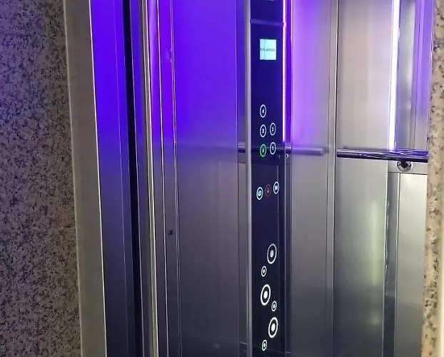 Hotel 3 Vellezerit 4*